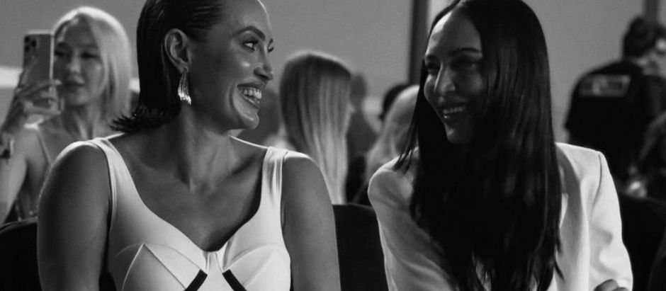 WOMEN TALKING BW