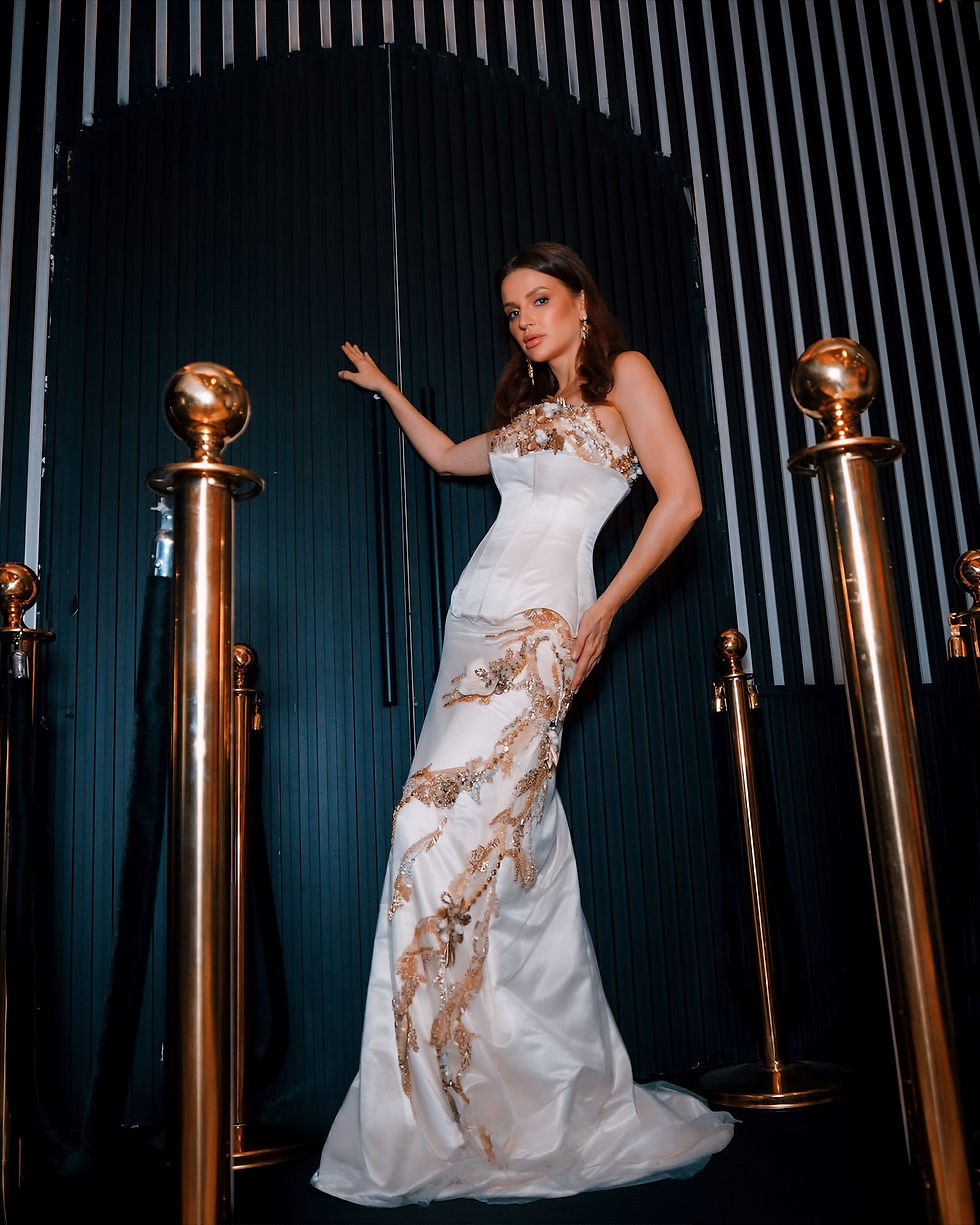 A BEAUTIFUL WOMAN IN WHITE DRESS AT FASHION WEEK