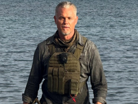 ERIC DANE IN GREEN