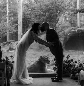 Photo Credit: WeddingSideKicks