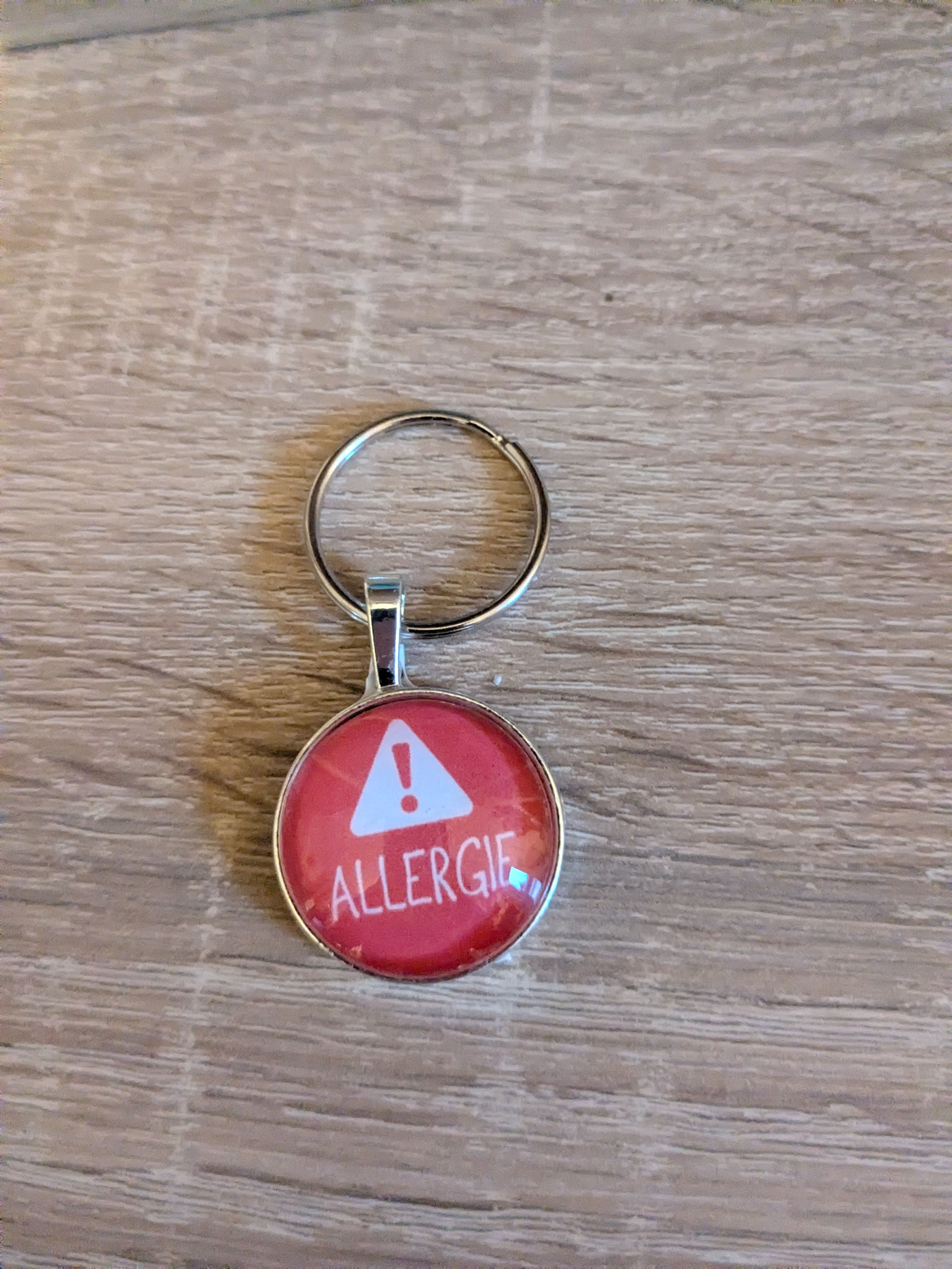 Porte clé - "Attention je suis allergique"