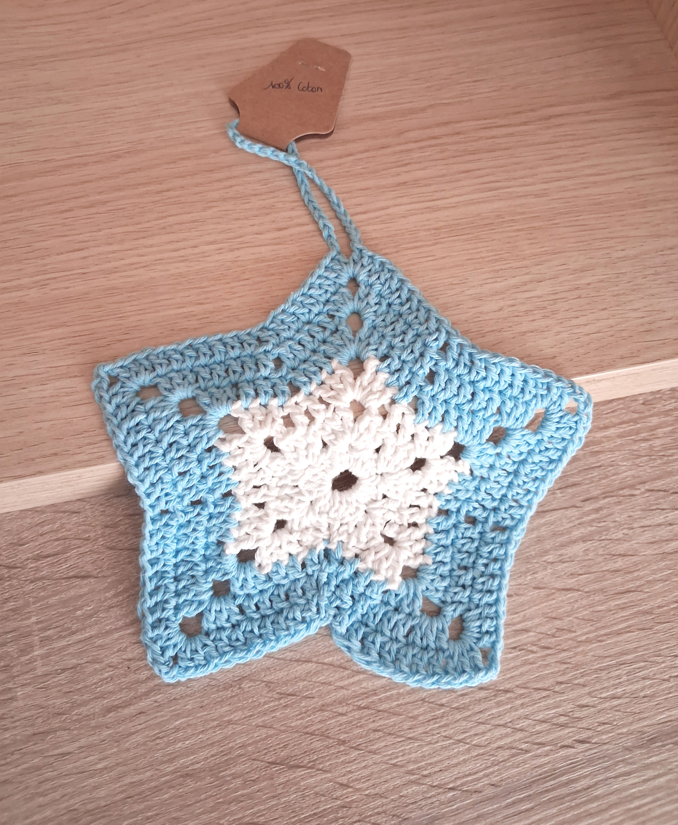 Étoile Apaisante – "Le Doudou Sora" ou Déco en crochet