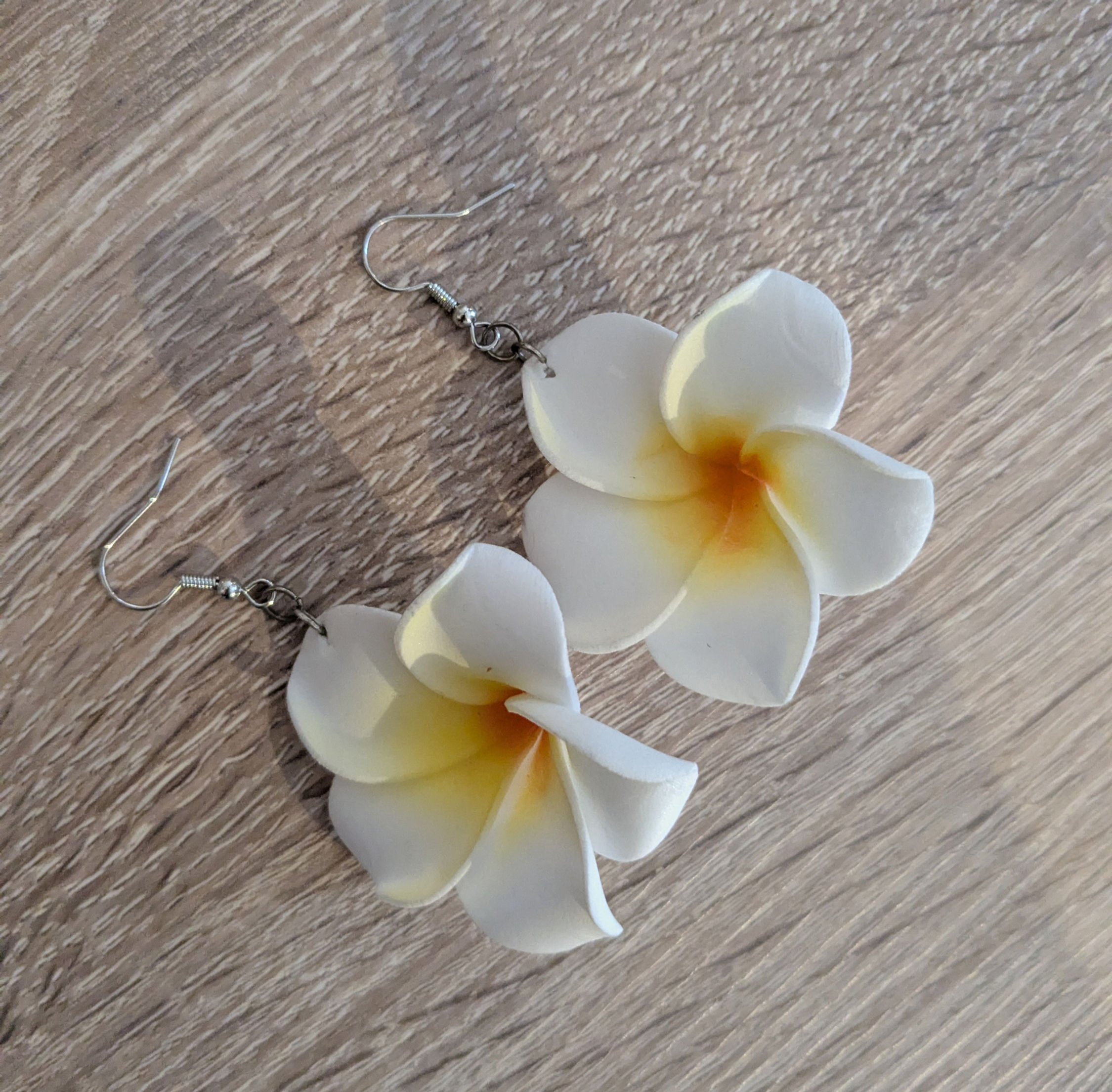 Coup de Cœur Tropical – Boucles Fleur de Tiaré - Soleil