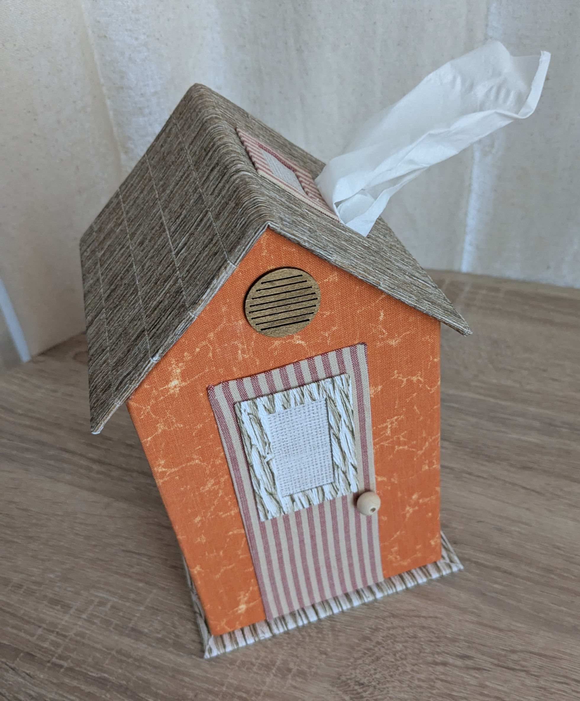 "La Cabine de plage Orange" - Le  souffle de l'été à portée de main !