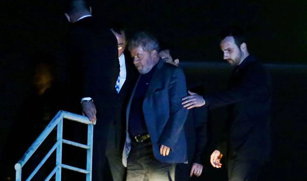 Lula chega à Superintendência da Polícia Federal em Curitiba. HEULER ANDREY (AFP)