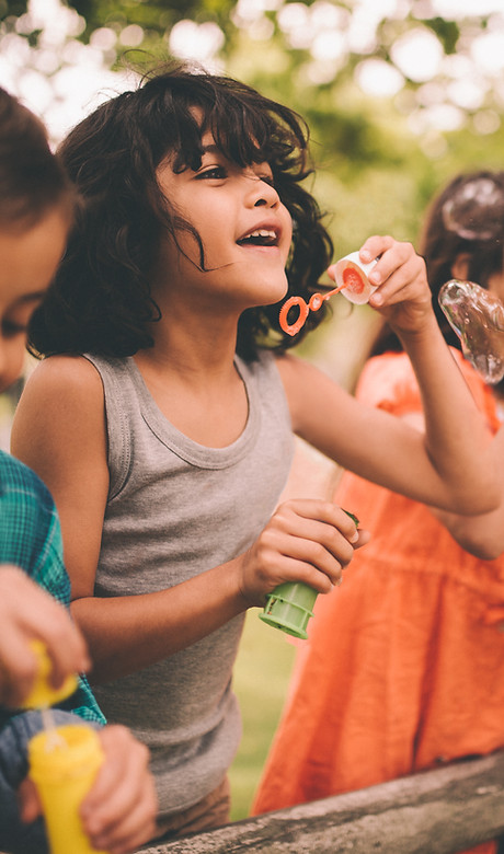 Bambini Blowing Bubbles