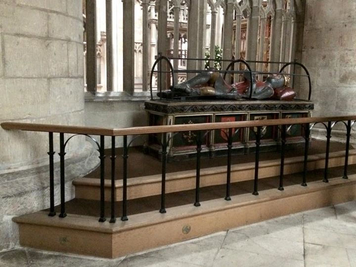 Robert Duke of Normandy Grave, Gloucester | larissajodee BLOG