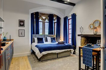 Master bedroom in Leeds flexible furnished short term rental