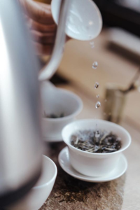 Green Tea vs. Matcha: Differences in Taste, Caffeine, Preparation & Health Benefits