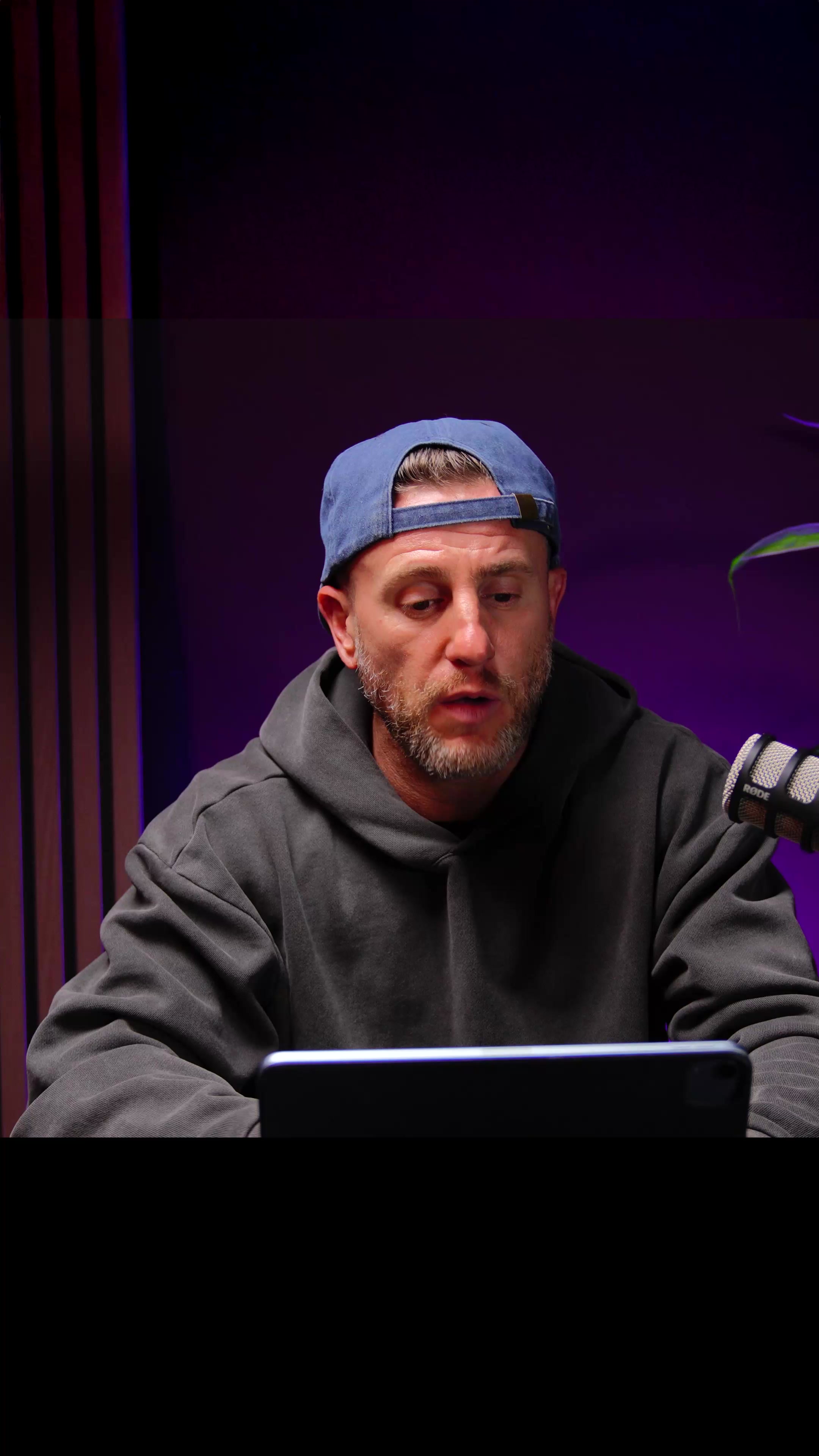 A guest recording a conversation in the Upodcaster studio