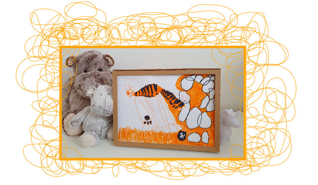Un cadre d'exposition/stockage des dessins des enfants