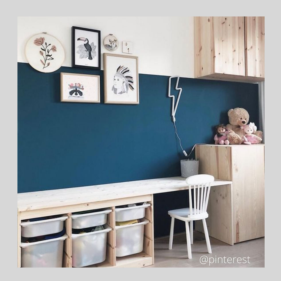 Home organising bureau pour les tout-petits, avec bac de rangements, bleu et blanc et bois