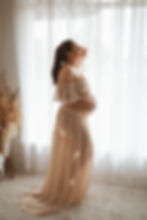 sunlit maternity photography