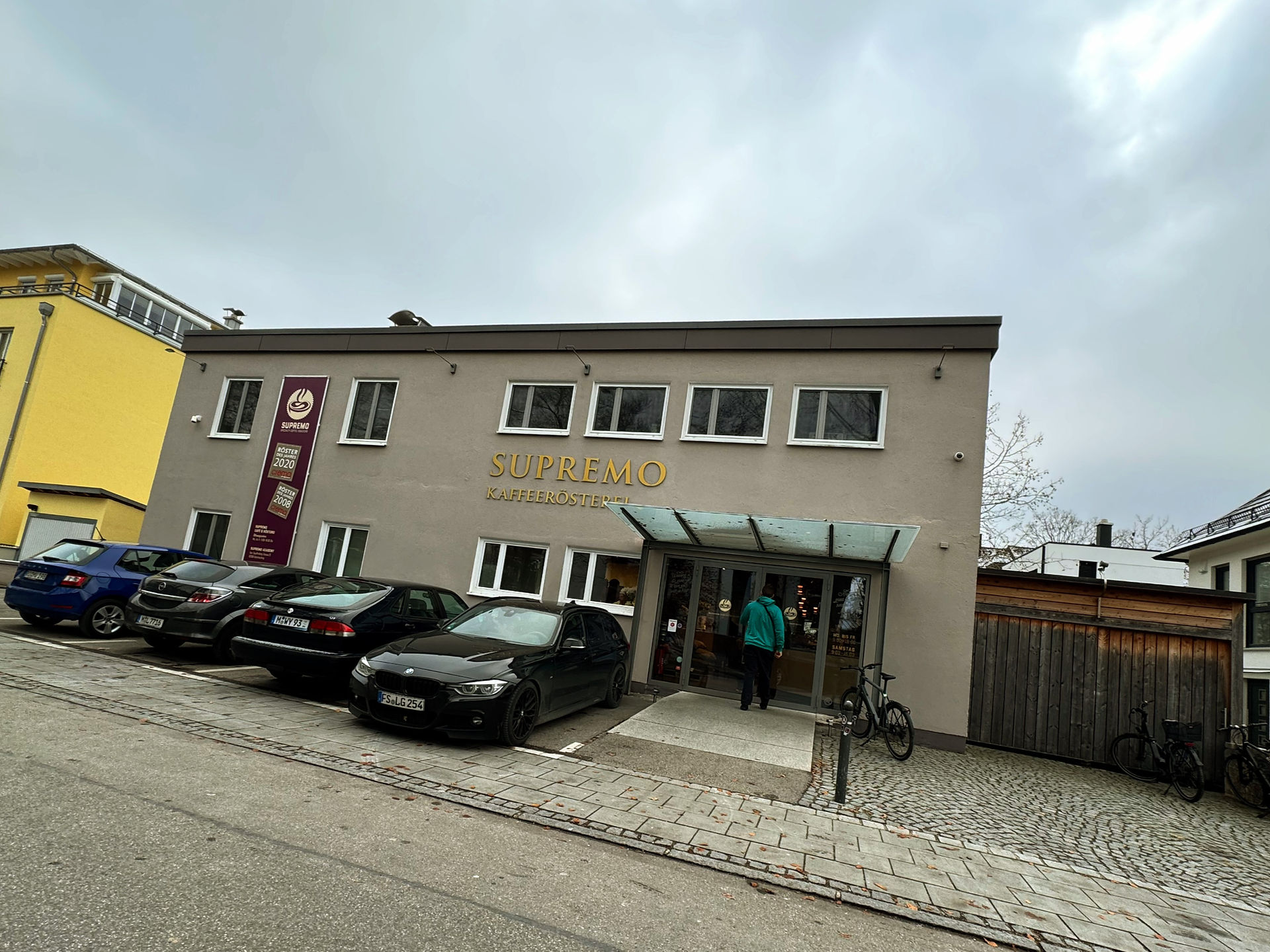 Außenansicht der Supremo Kaffeerösterei für Spezialitätenkaffee