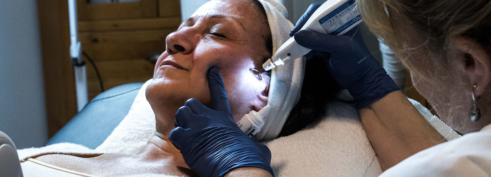 Express facial treatment for glowing skin