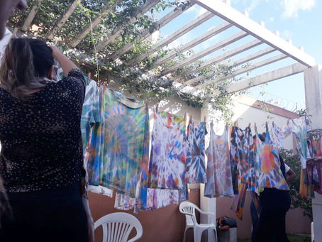 AFRO PROMOVE OFICINA DE TIE DYE NA CASA DANDARA
