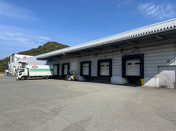 外観トラック荷下ろし場