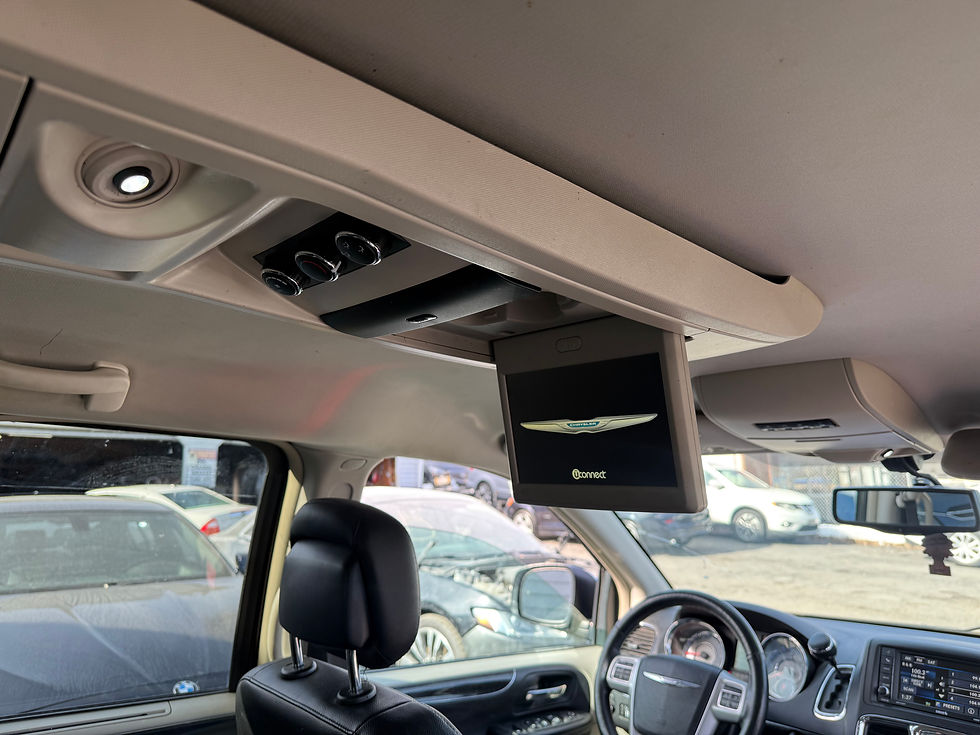 Thumbnail: 2015 Chrysler Town & Country 