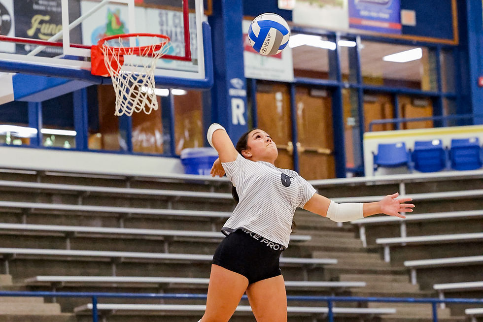 Kambree Gonzalez serves. (Steven Liles for Sideline Sports)