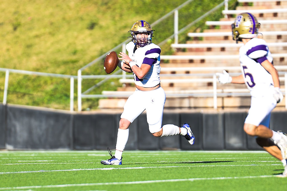 Broxton Robinson rolls out vs New Home. (Ryder Grace Liles/Sideline Sports)