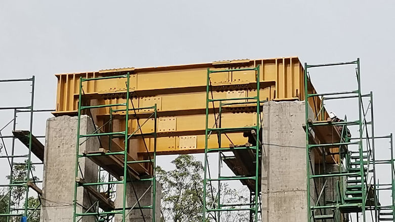 Lanzadora de trabes de alta precisión para montaje rápido y seguro en obra civil