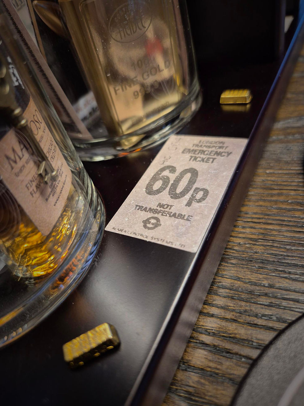 Miniaturbild: MG groß, 850ml., liegend mit Al Capone Chicago 38% Rum