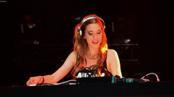 DJ Miss Roxx