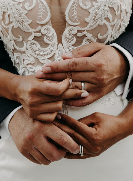 focus sur la bague de mariage style photo volée
