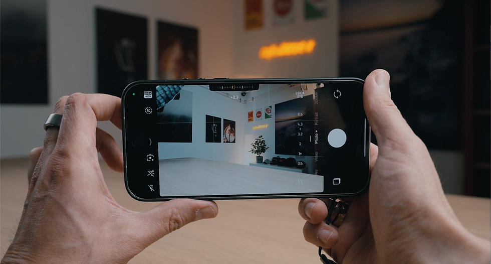 Taking a photo with the Leitz Xiaomi phone