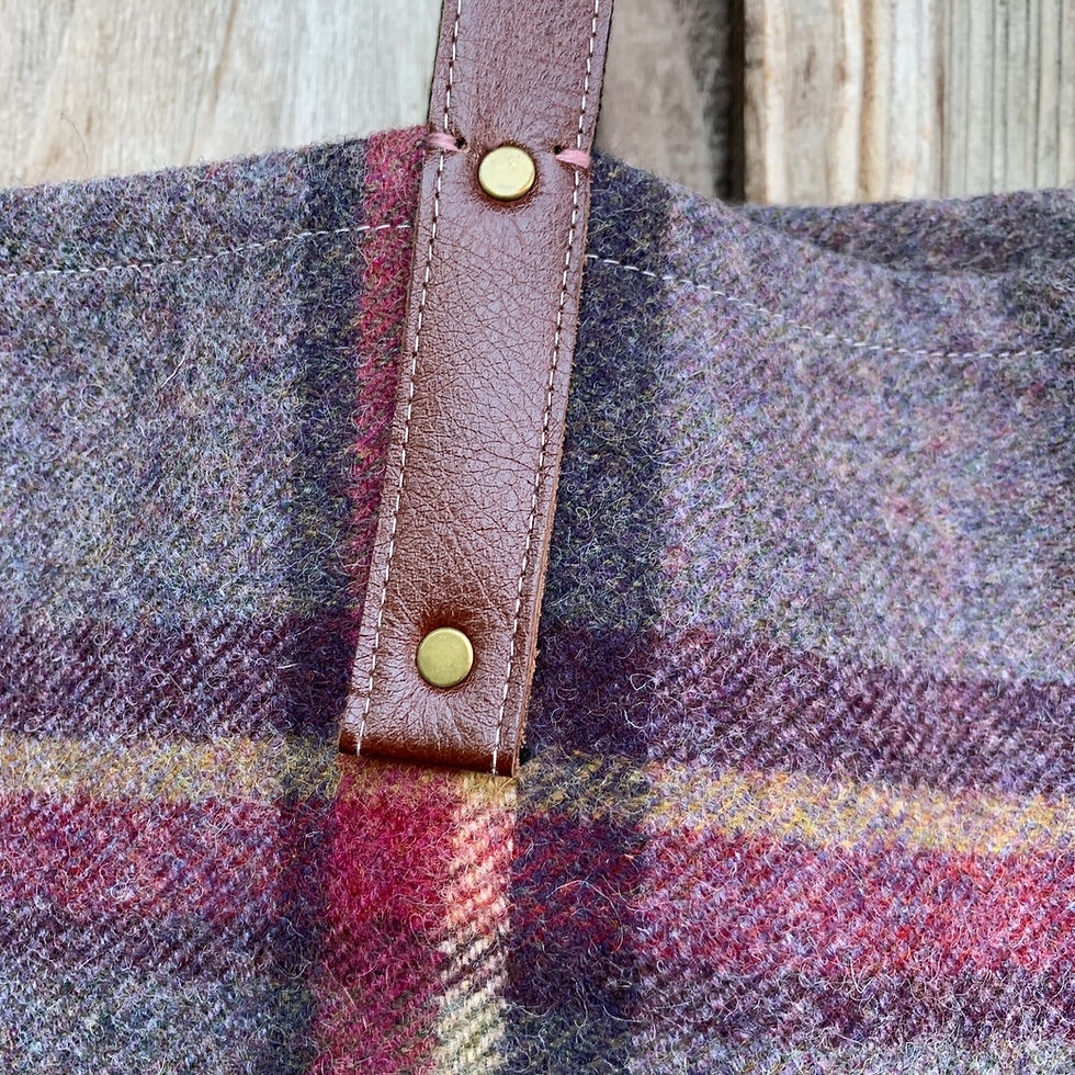 Thumbnail: Super Strong Wool Plaid Tote 