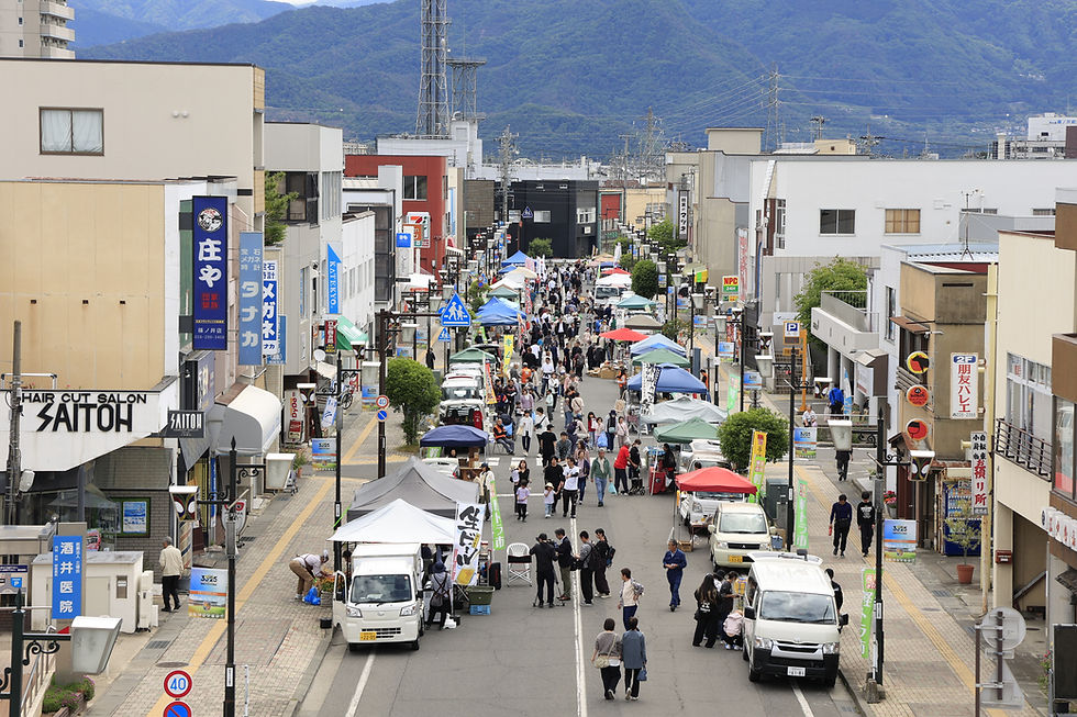 装い新たに16年目「しののい軽トラ市」