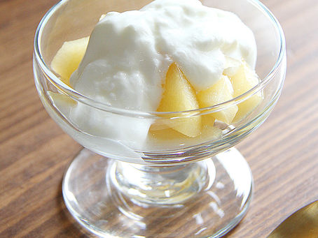 りんごのヨーグルトかけ