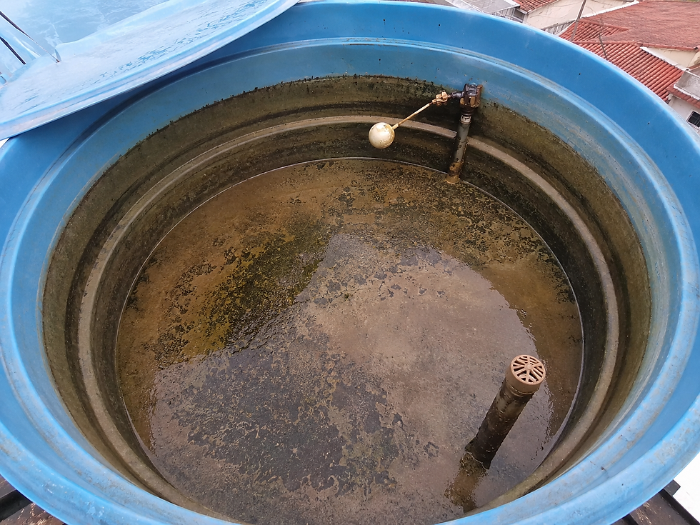 Caixa d'água sem manutenção