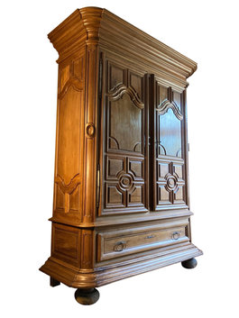 Armoire de château époque Louis XIV