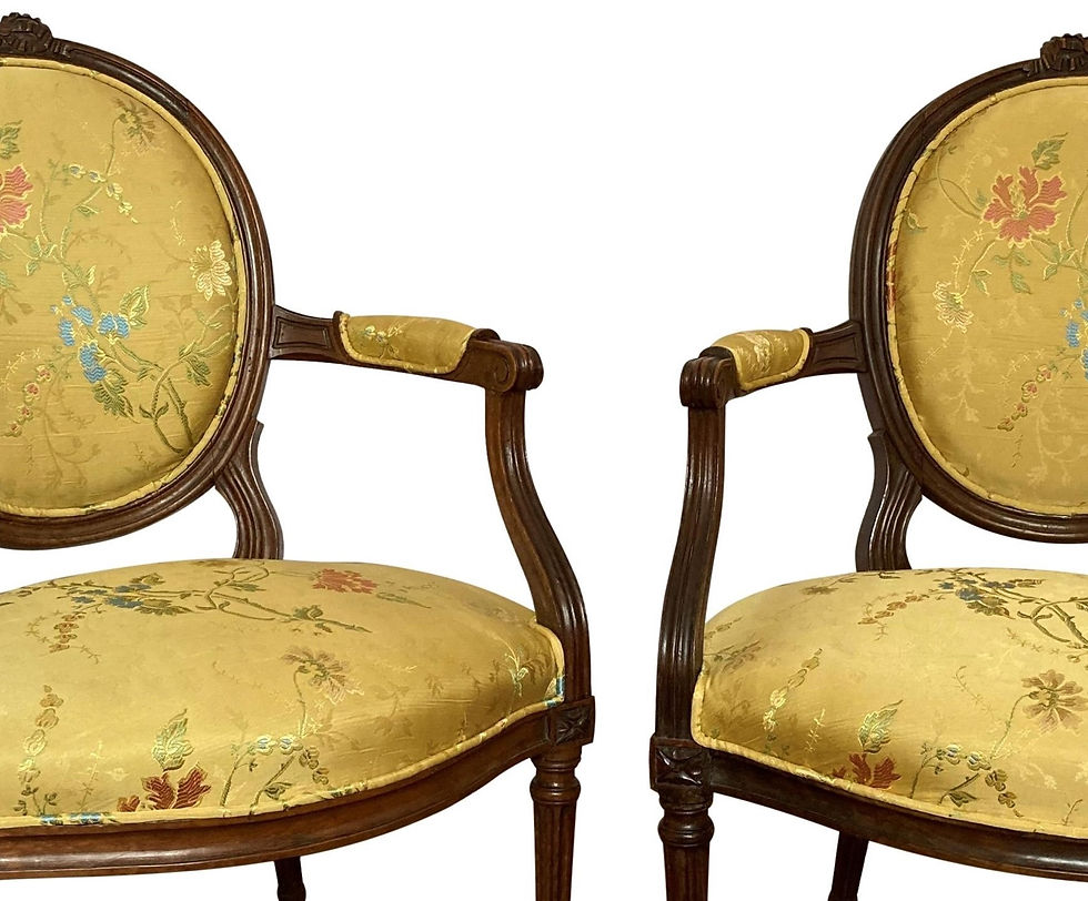 Paire de fauteuils époque Louis XVI en soie