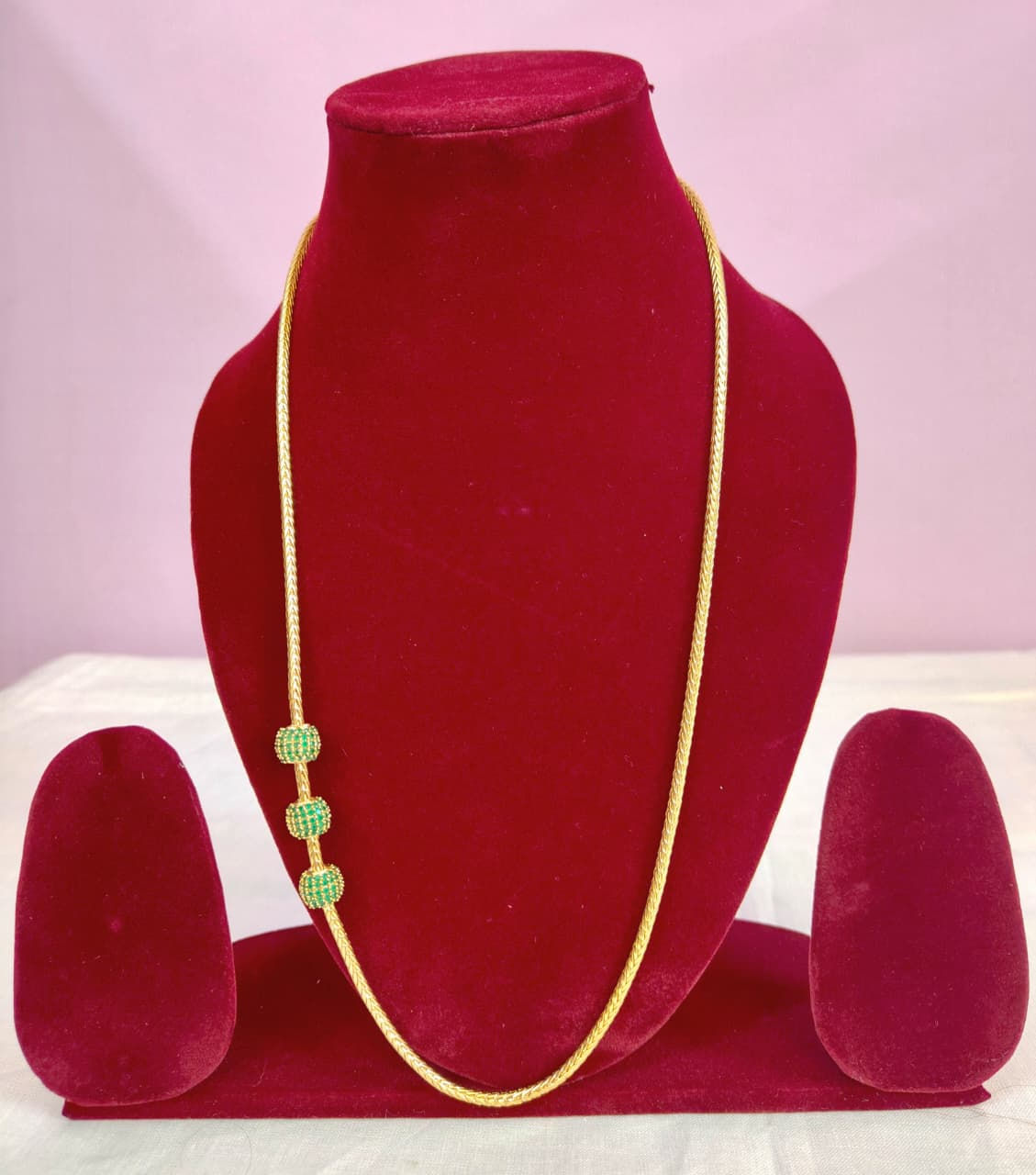 Side-Accented Gold Chain