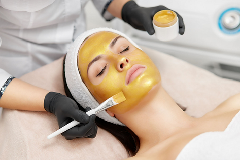 Máscara facial de ouro no Vital Spa Vila Ventura, em Viamão