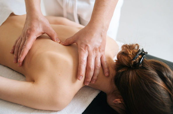 Massagem Terapêutica_edited.jpg