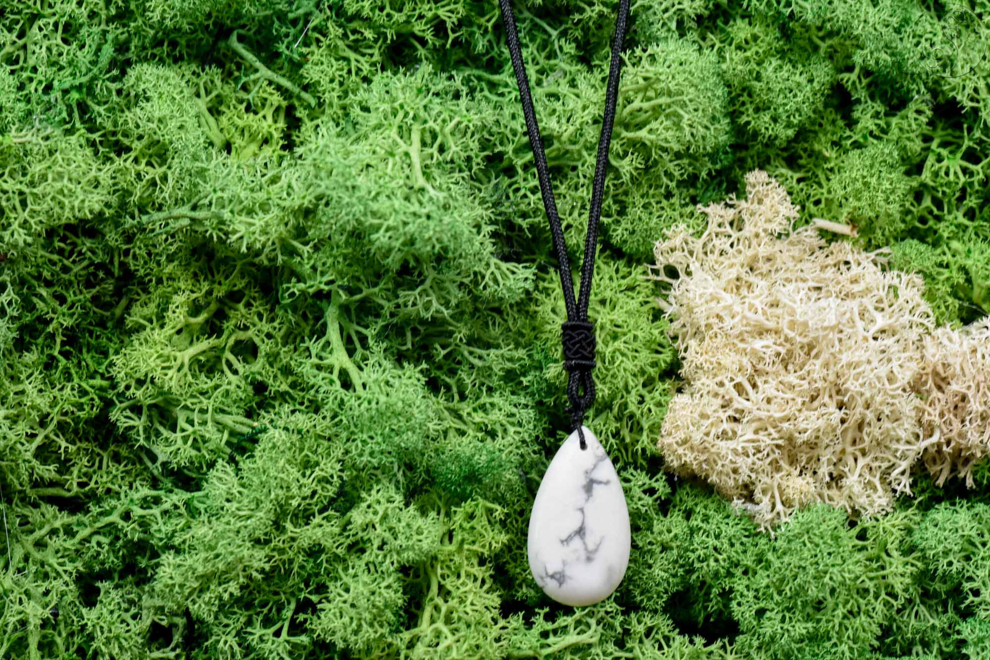 Halskette, Band mit Heilstein Tropfen, weißer Türkis, alternative Methode, Steinschmuck