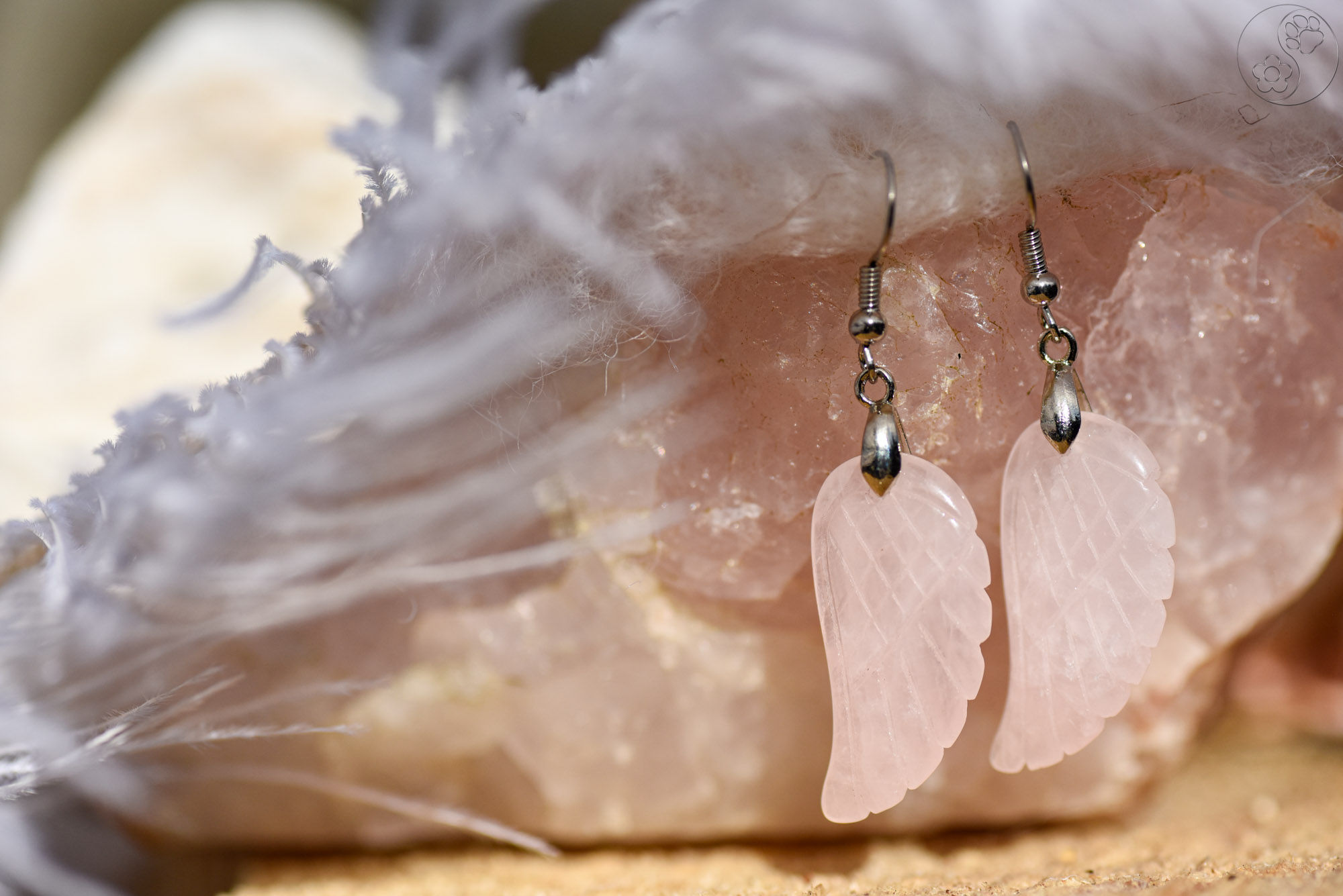 Ohrringe, Haken, Heilstein in Form von Engelsflügeln, Rosenquarz, alternative Methoden, Steinschmuck