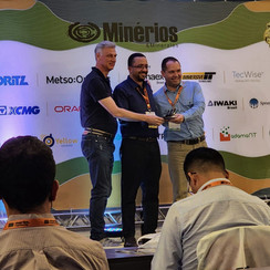 CEO premiando a empresa Lundin Mining