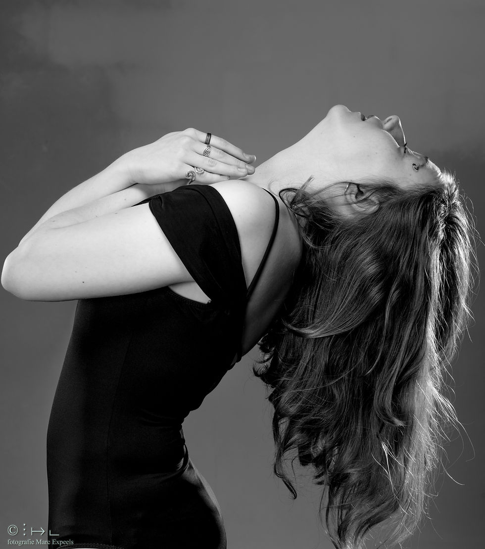 dancing in the studio jolijn
