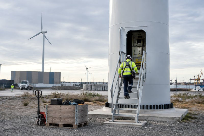 Innovation during maintenance in a practical setting in an industrial edge