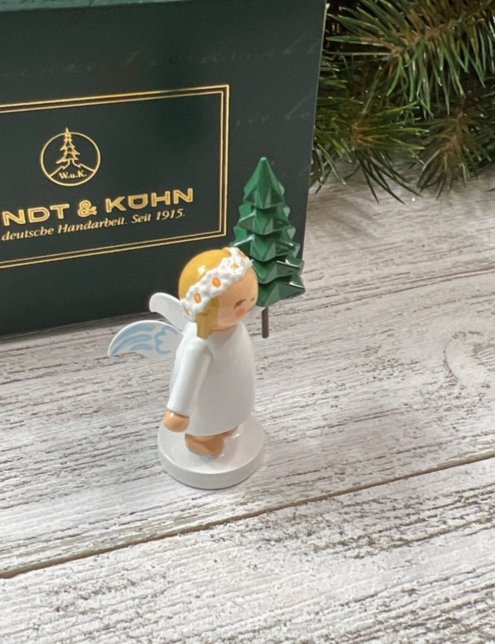 Thumbnail: Marguerite Angel with Tree Wendt & Kühn