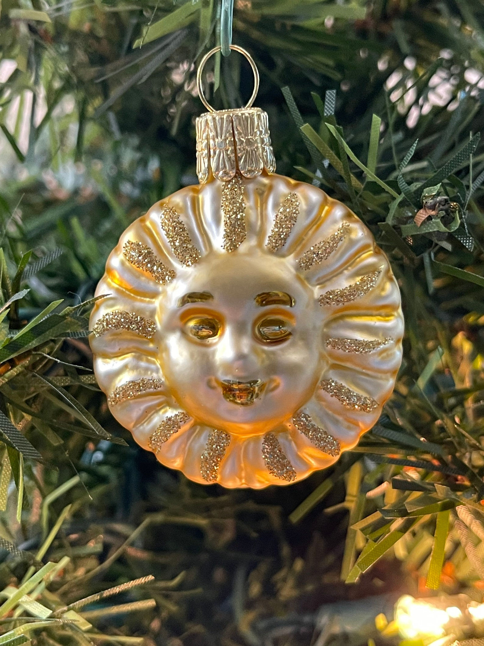 Double-sided Sun Flower in Matte Gold - Czech Republic