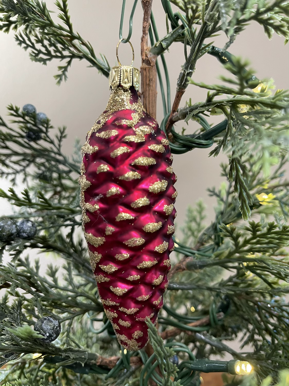 Old World Christmas • Burgundy Fir Pine Cone