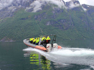 RIB-båt Geiranger: Nærmere naturen kommer du ikke