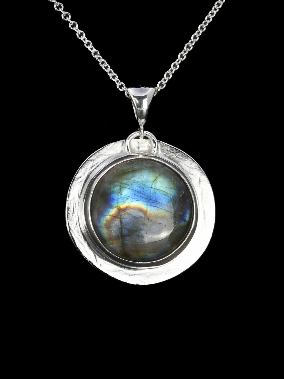 silver pendant with labradorite stone