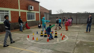 Projeto promove atividades esportivas e lúdicas com crianças e adolescentes de Ribeirão Claro