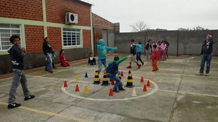Projeto promove atividades esportivas e lúdicas com crianças e adolescentes de Ribeirão Claro